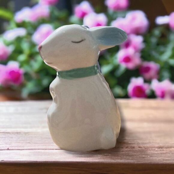 NIB! Easter Bunny Salt and Pepper Set - Picture 8 of 11